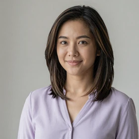 Sarah Wong, a 26-year-old Malaysian woman from Kuching with medium-length dark hair and friendly smile looking for Western partner