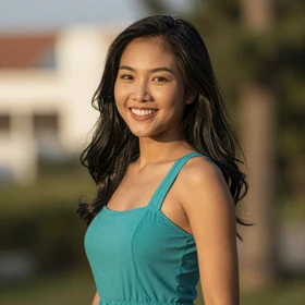 Kim Anh, a 28-year-old Vietnamese woman from Da Nang with long black hair and bright smile seeking American husband